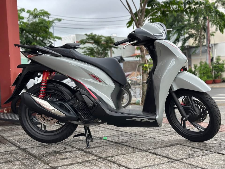 Giá SH 125i xám xi măng lăn bánh gồm những gì?