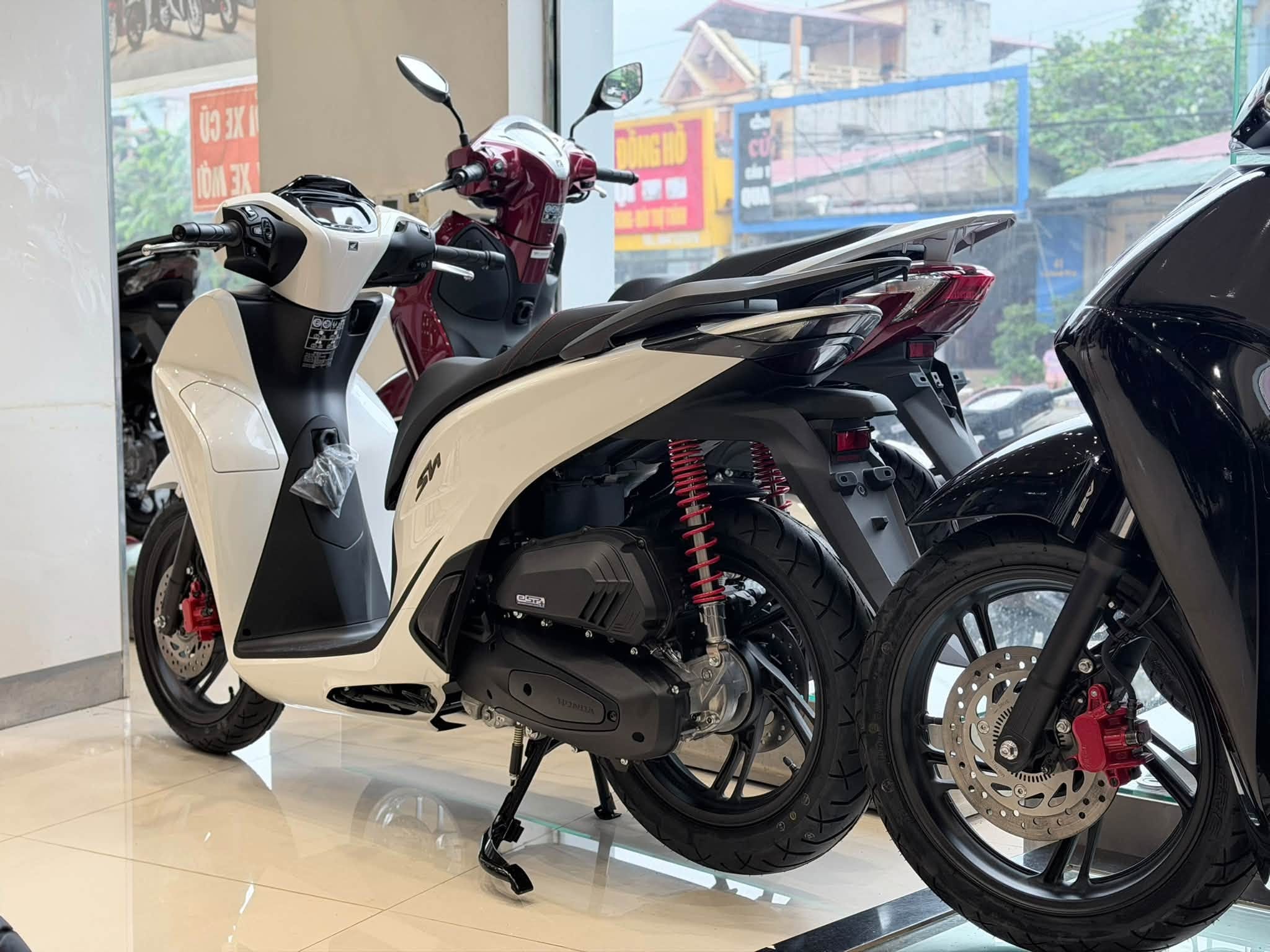 Nên chọn mua SH125i 2026 mới hay SH125i cũ?