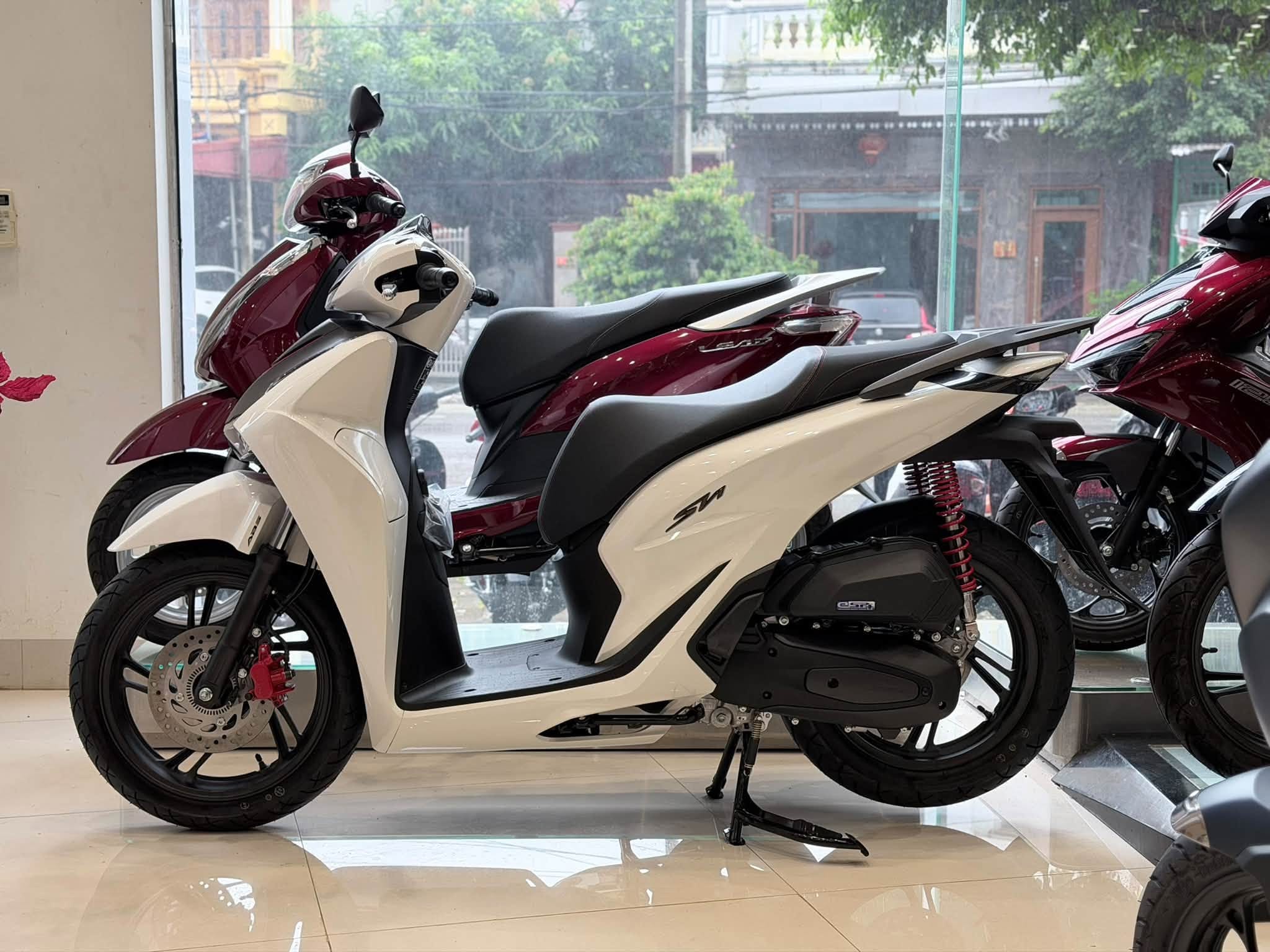 SH125i 2026 mới và xe cũ chênh nhau bao nhiêu?