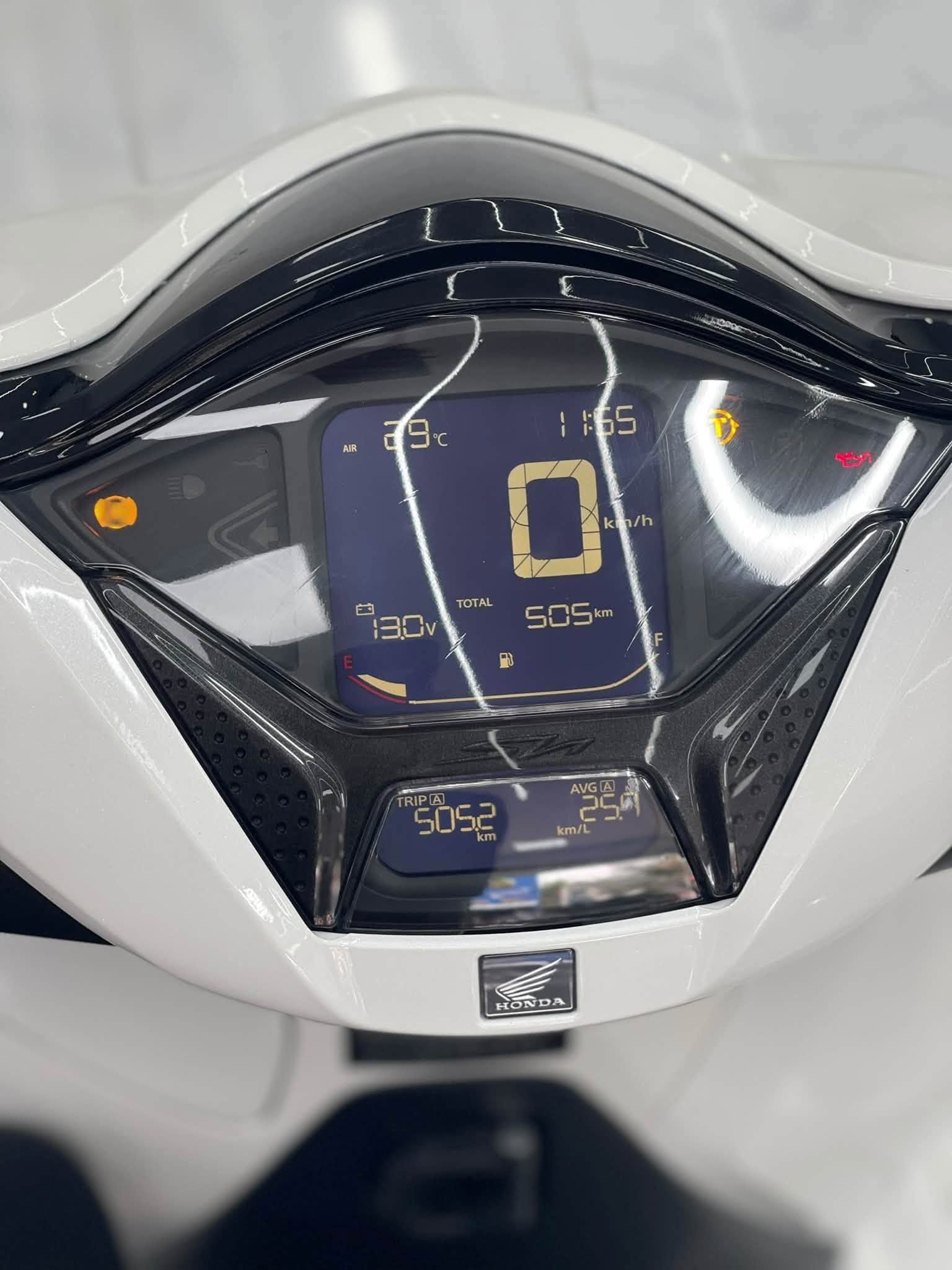 Thiết kế và tiện ích trên SH350i