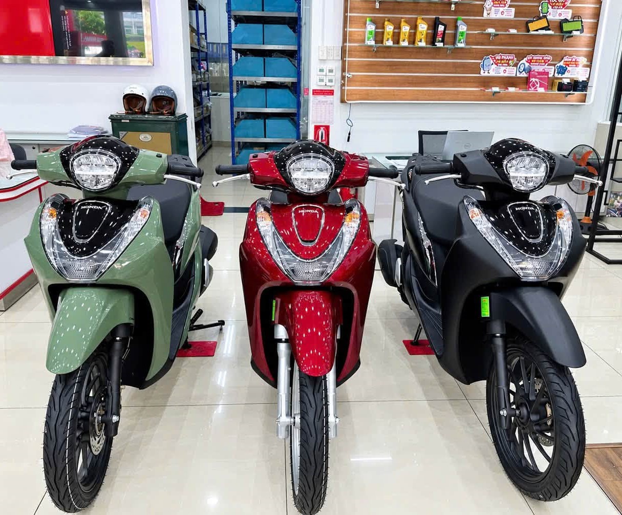 Lead 2026 và SH Mode 2027 chênh lệch giá bao nhiêu?