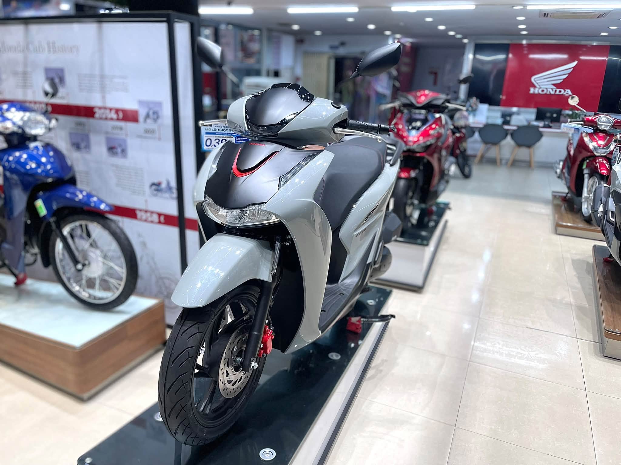 Đừng chỉ nhìn con số 160 cc trên động cơ - So sánh SH160i 2026 và Stylo 160